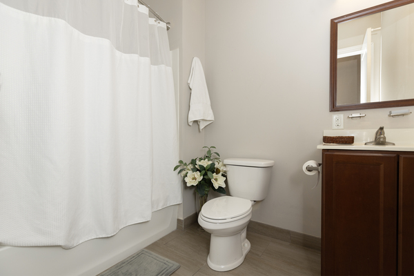 King Suite 1st Floor Photo 6